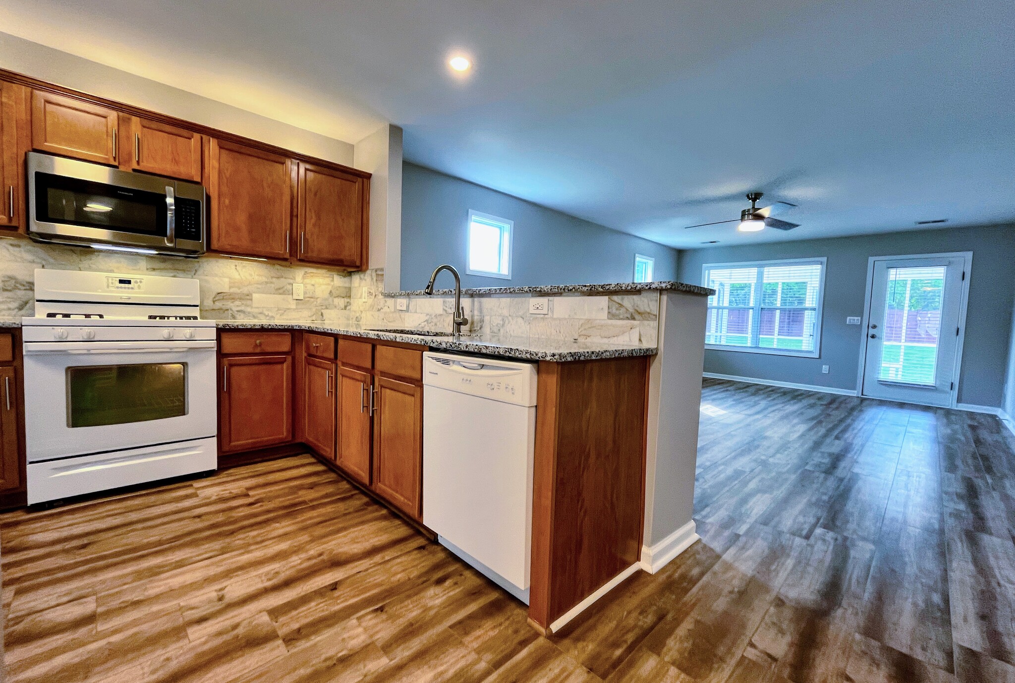 Building Photo - 14 Crestbrook Dr SW
