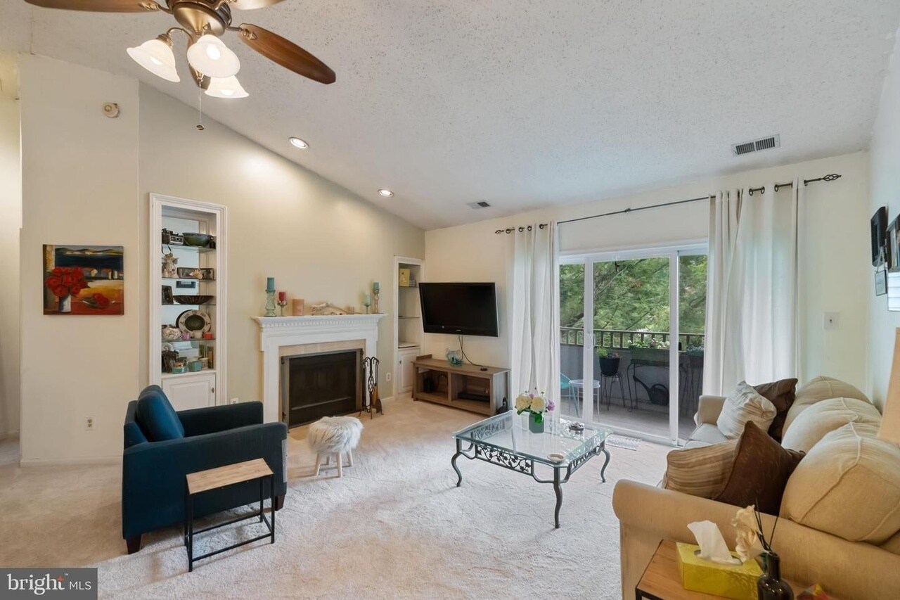 Building Photo - 7705 Lafayette Forest Dr