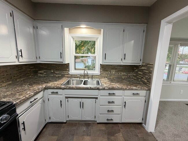 Building Photo - Move in Special - 3bed 2 bath in KCK off Turner and I-635