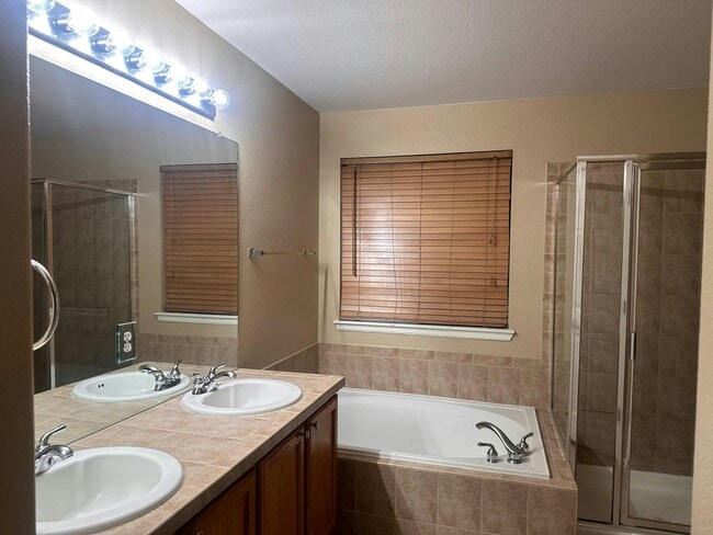 Building Photo - 10237 Willowbridge Way