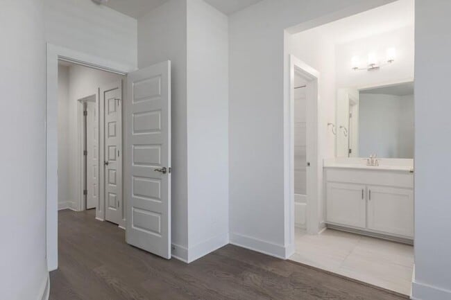 Building Photo - 4408 Logan Ridge Dr