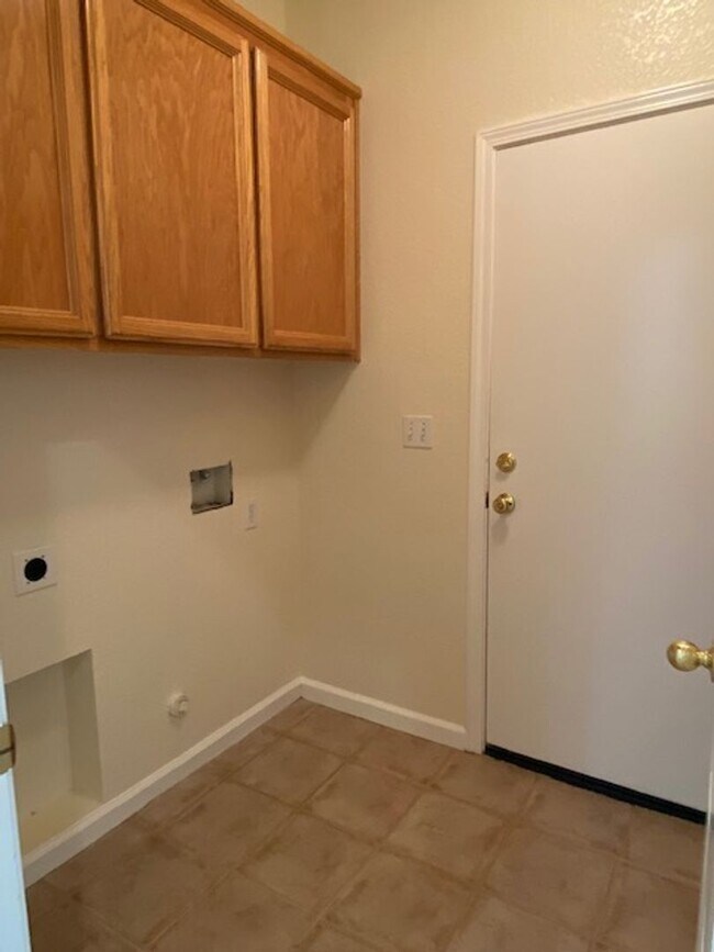 Building Photo - 216 Shanley Ct