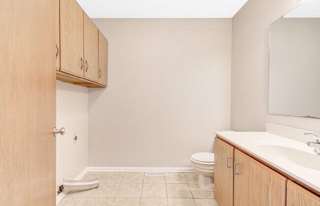 Building Photo - 1104 N Main St