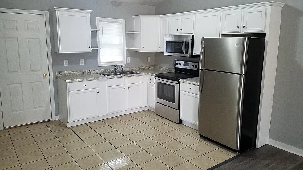 Building Photo - 120 Joe Powell Ln