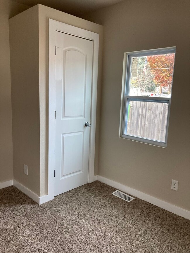 Building Photo - Spacious 3-Bedroom, 1-Bath Home - East Side Location