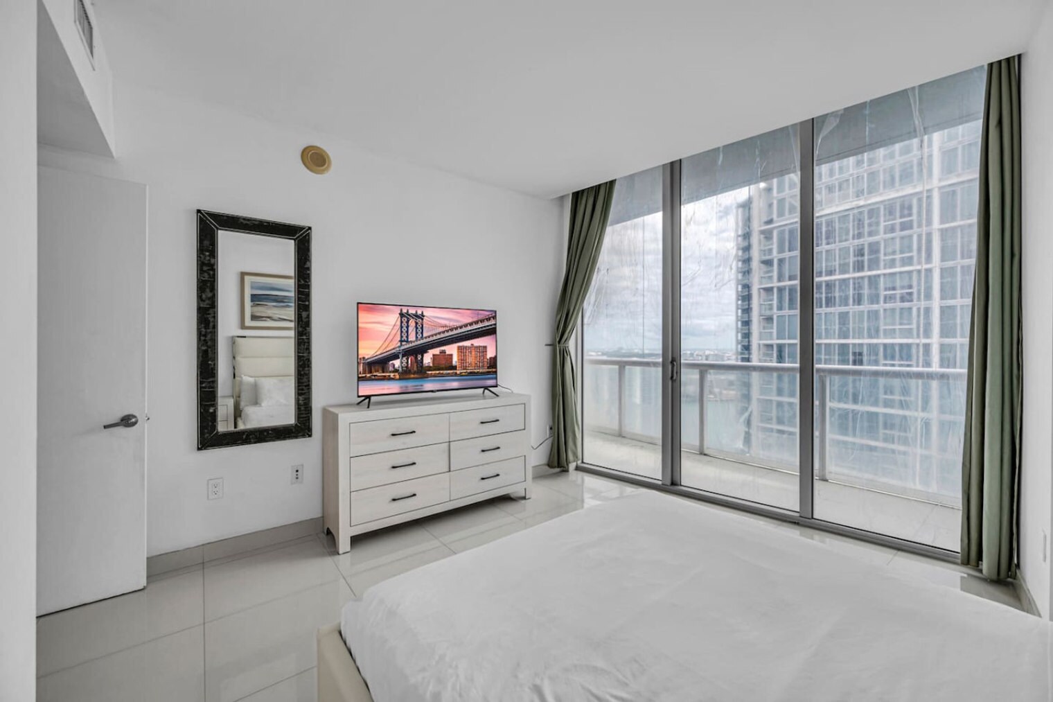 Building Photo - 485 Brickell Ave