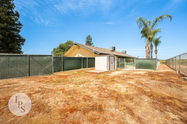 Building Photo - Fresno Westside Home, 3BR/3BA, Country Liv...