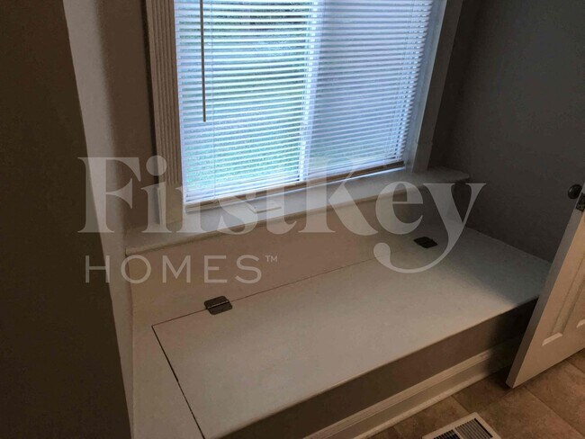 Building Photo - 103 Walnut Way