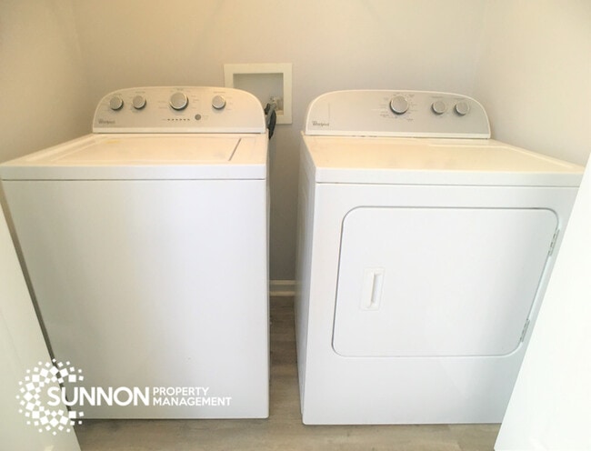 Building Photo - 4 Bed 2.5 Bath in Woodstone with Fenced Yard