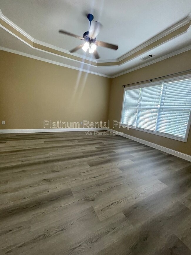 Building Photo - 546 Town Square Way