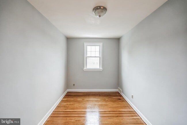 Building Photo - 3434 Ainslie St