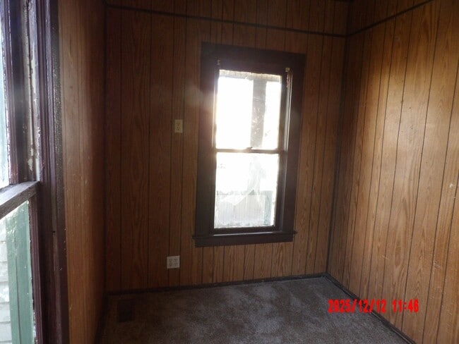 Building Photo - 2 Full Bedroom House with TWO BONUS rooms!