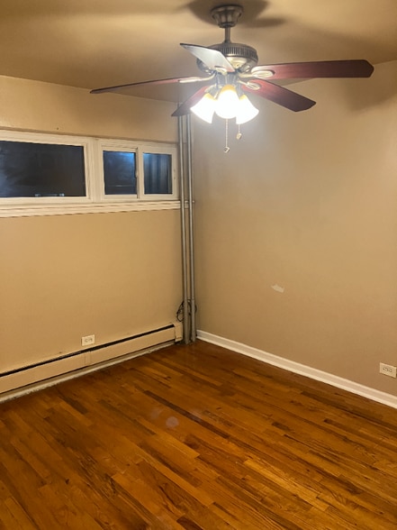 Building Photo - 2040 W Hood Ave