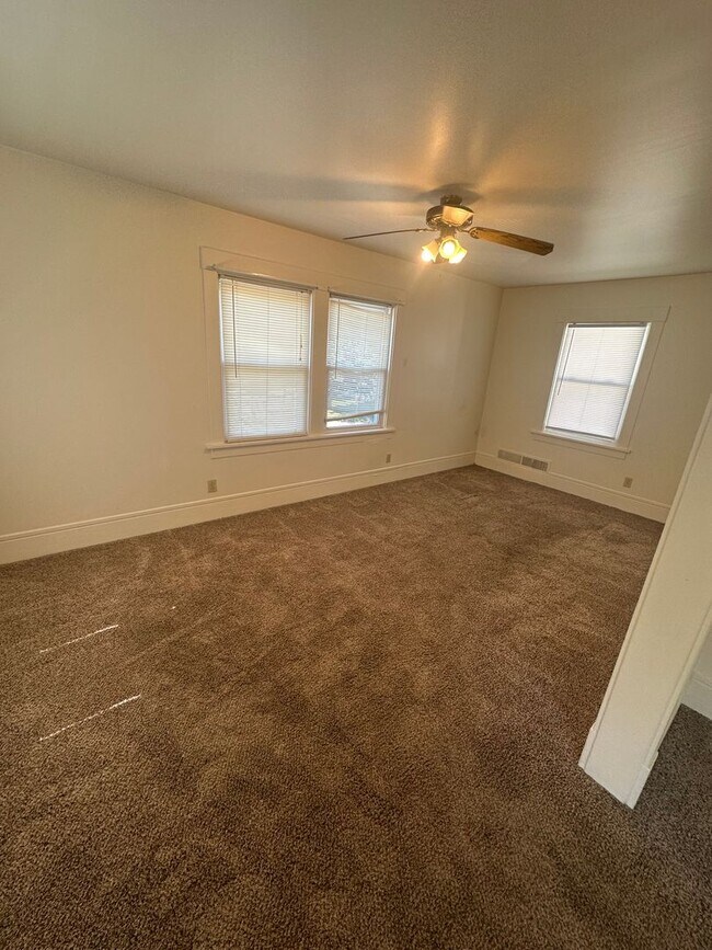 Building Photo - ste614