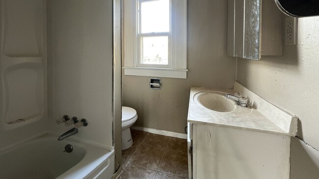 Building Photo - 2744 5th Ave