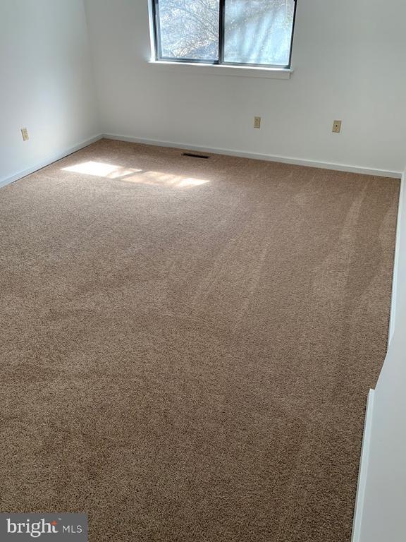 Building Photo - 468 Lynetree Dr