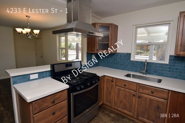 Building Photo - Modern and Spacious 3 Bed 2 Bath with Desi...