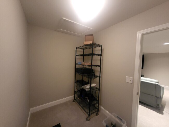 Building Photo - REDUCED!  5 bedroom/4 bath house in Berkshire Forest