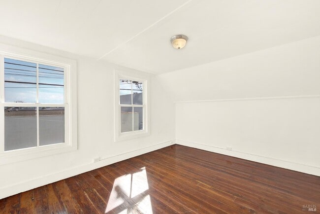 Building Photo - 520 Indian Aly