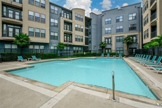 Building Photo - 400 17th St NW