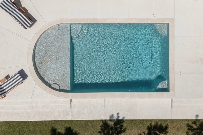 Building Photo - Gorgeous 4 bedroom & 4 Bath Luxury Home in...