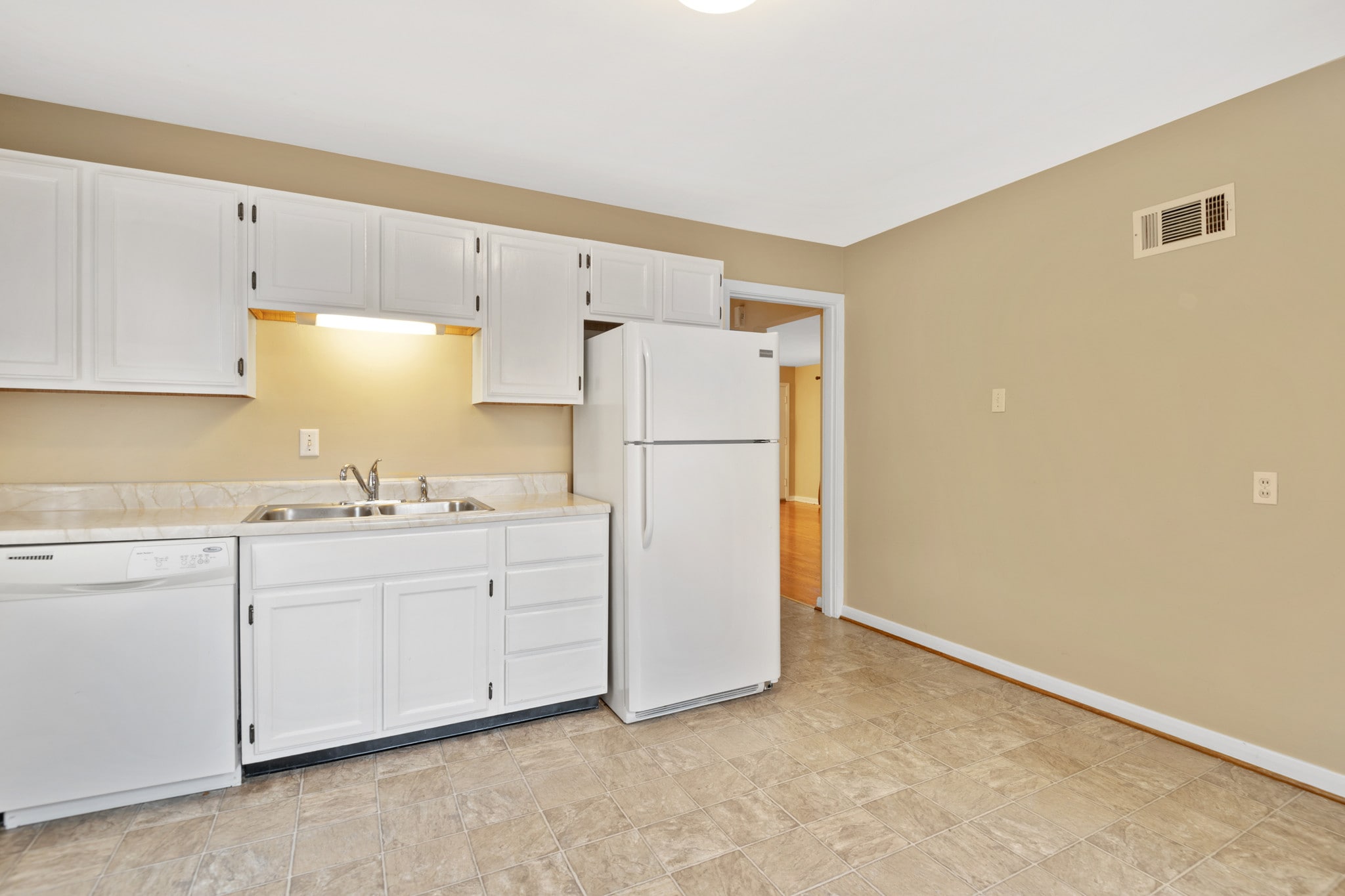Eat in Kitchen - 755 Weidman Rd