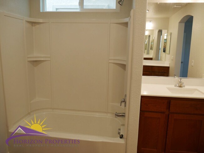 Building Photo - Modern Two-Story 4 Bed 2.5 Bath 1,807 sqft...