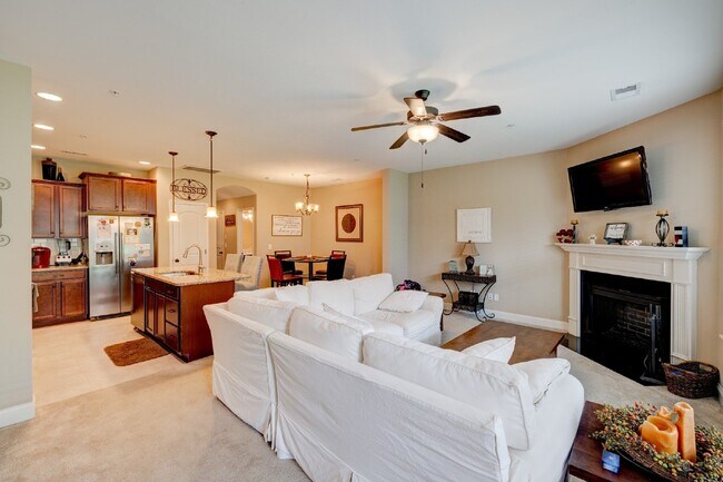 Building Photo - Beautiful Townhome with Garage, Fireplace, Close to Greenway, Dining & Shopping
