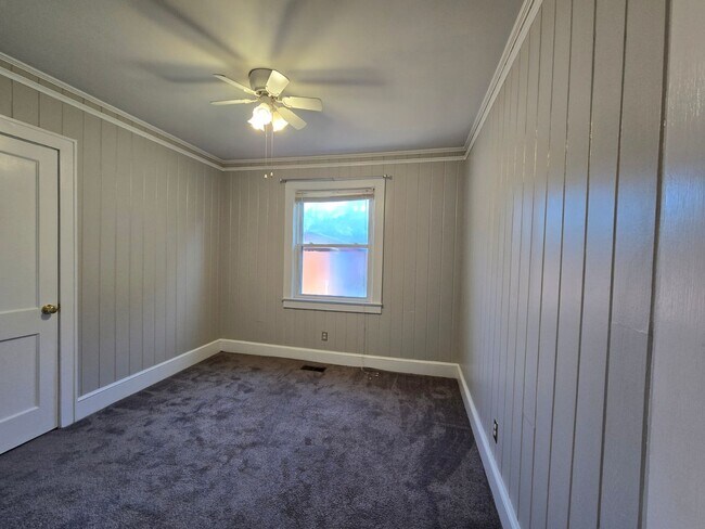 Building Photo - 5 Bedroom home