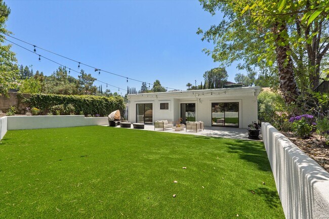 Building Photo - Renovated Single Family Home in Prime Wood...