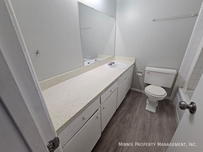 Building Photo - 1706 Yonkers-C