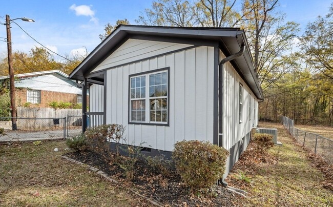 Building Photo - 309 Cody St