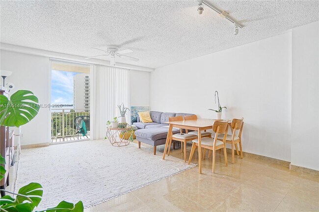 Building Photo - 770 Claughton Island Dr