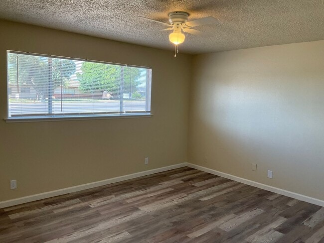 Building Photo - APPLY NOW!!!!