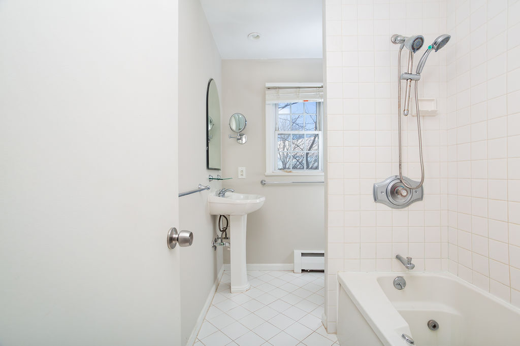 Building Photo - 47 Valley Rd