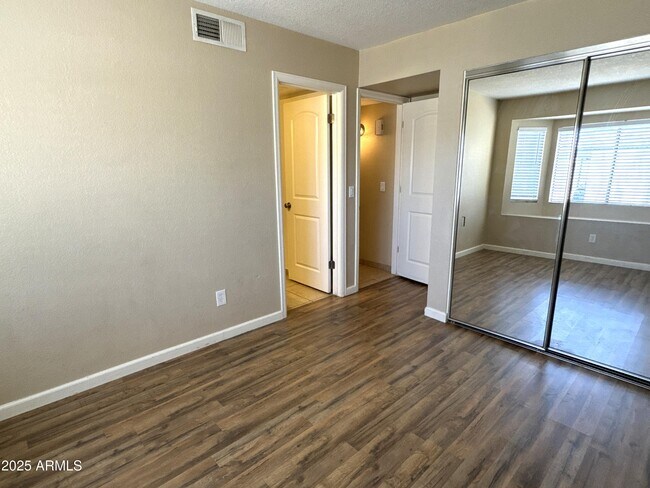 Building Photo - 925 S Longmore