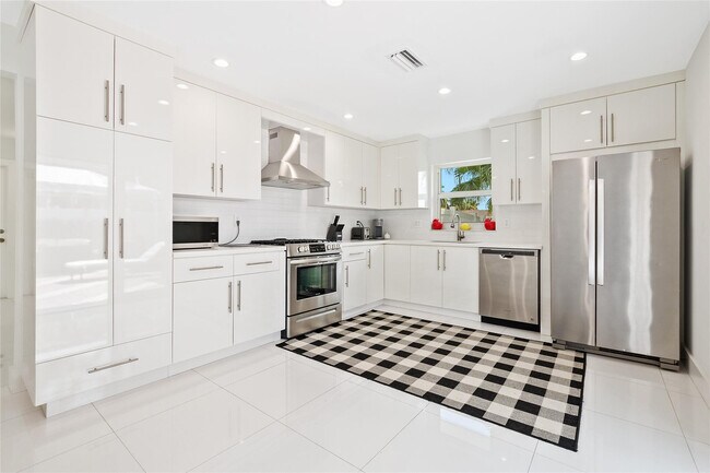 Building Photo - 21100 Highland Lakes Blvd