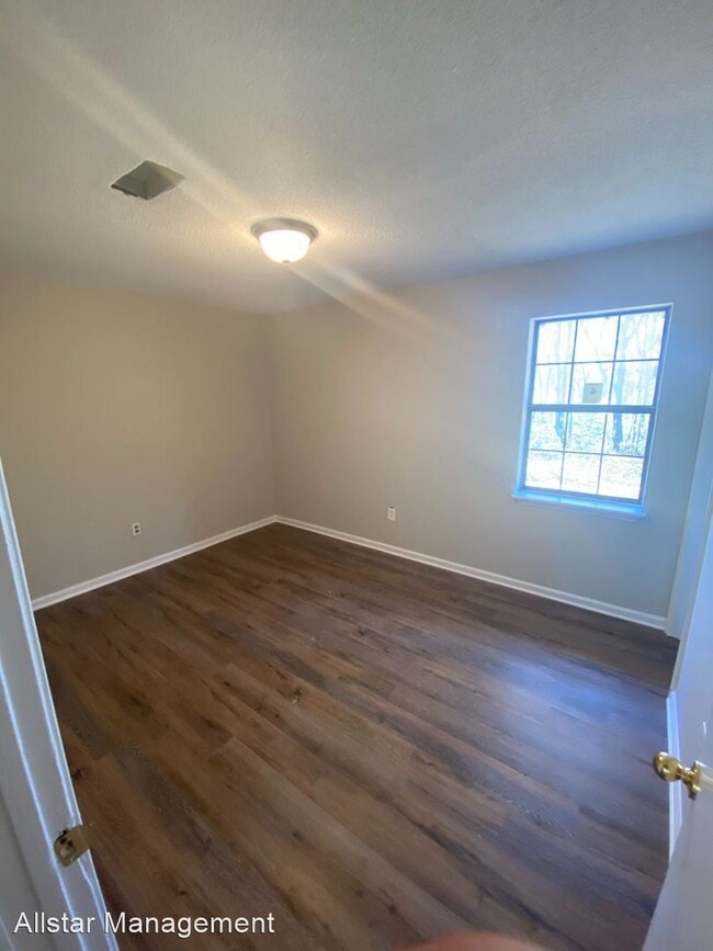 Building Photo - 3 br, 1.5 bath House - 103 Browning St