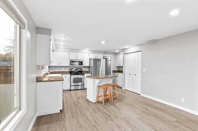 Building Photo - 4BD, 2.5BA Home located in the desirable C...