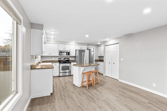 Building Photo - 4BD, 2.5BA Home located in the desirable Churchill Neighborhood!