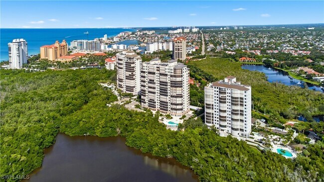 Building Photo - 8990 Bay Colony Dr