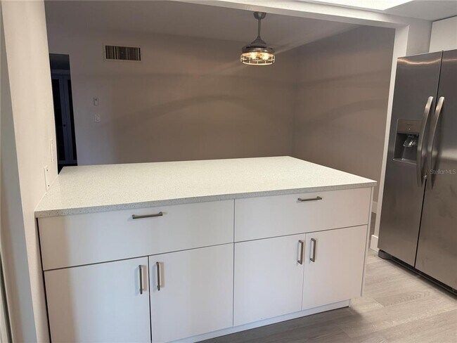 Building Photo - 4700 Cove Cir