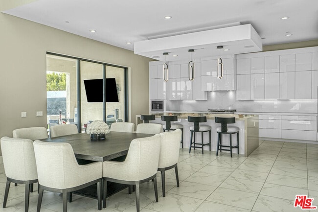 Building Photo - 20306 Willoughby Ln