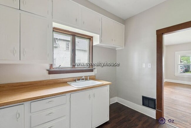 Building Photo - 2027 Berkshire Pl