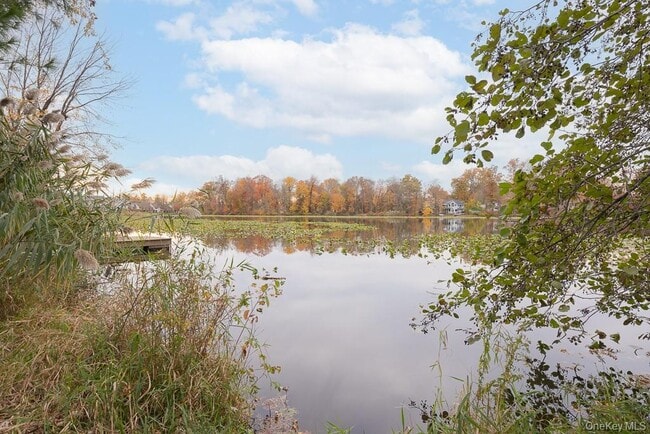 Building Photo - 17 Old Lake Rd