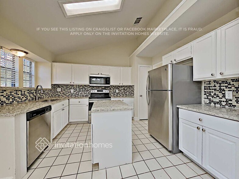 Building Photo - 3214 Cliffview Dr