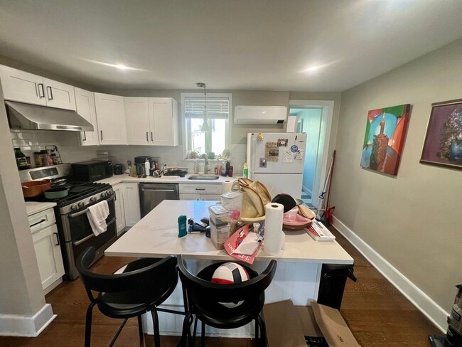 Building Photo - Gorgeous 1-Bedroom Bi-Level Apartment in Passyunk Square! Available NOW!