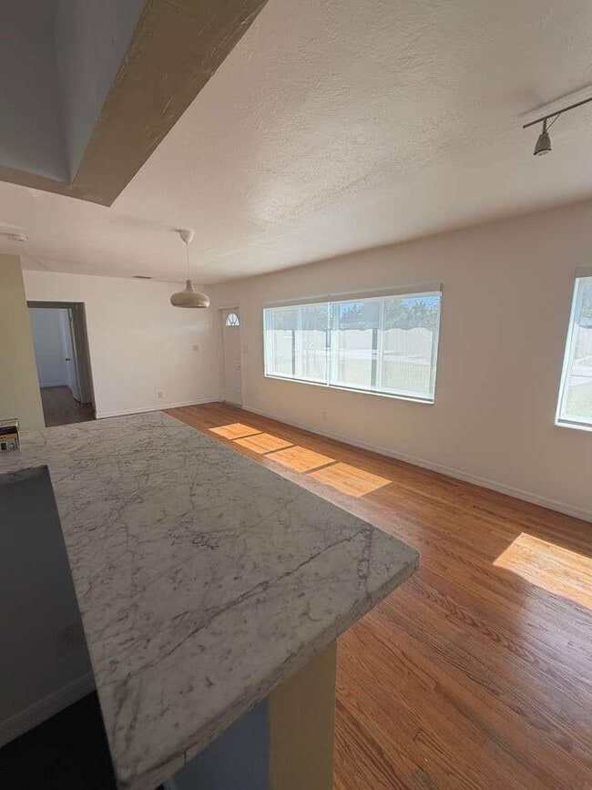 Building Photo - 2815 Van Buren St