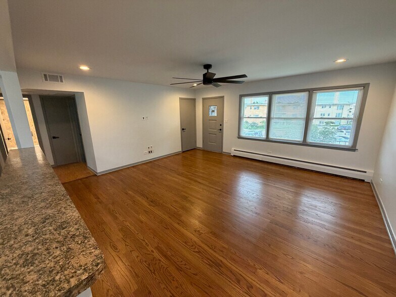 Building Photo - 5916 N Odell Ave