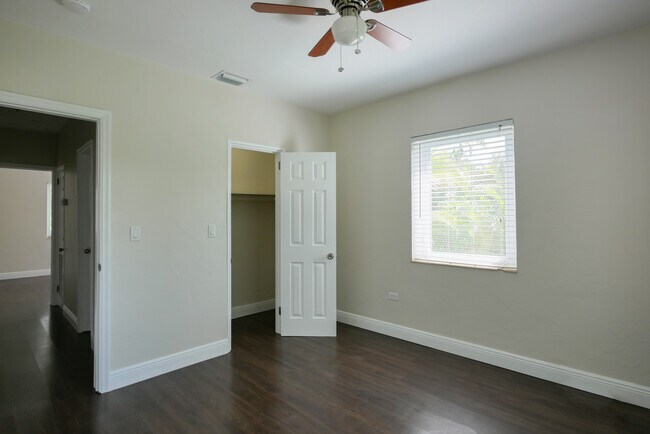 Building Photo - Biscayne Park Duplex
